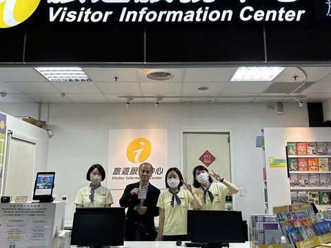 最後一天與旅服人員開心留影(圖片來源：臺北市政府觀光傳播局)