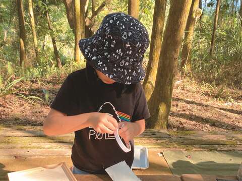 廢紙變為再生手抄紙 (5)日出小姐
