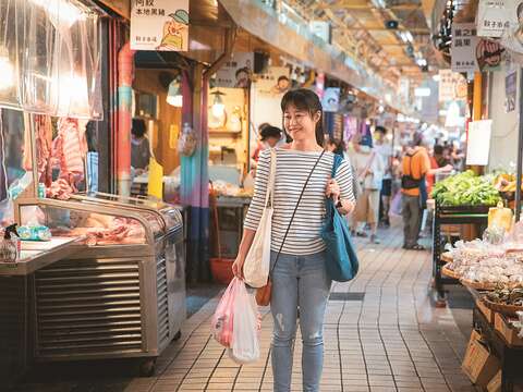 陳宜芳常在週末到東三水街市場採買熟食。