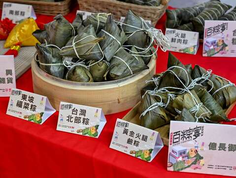 老字號億長御坊，今年新推出只有南門市場才買得到的黃金火腿鹼粽。(圖片來源：臺北市市場處)