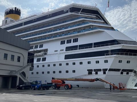 全球知名遊輪「歌詩達郵輪莎倫娜號」今(9)上午停靠基隆港，乘載超過2,000名韓國旅客前來台灣遊玩。