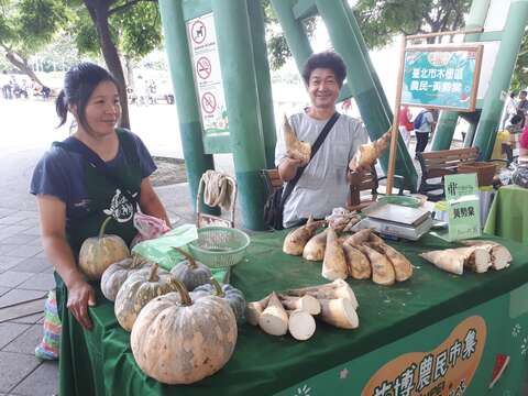 花博農民市集筍農展售(圖片來源：臺北市政府產業發展局)