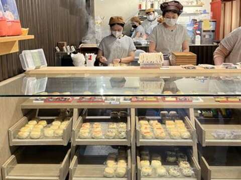 HOSHING1947 (合興壹玖肆柒) boasts a rich 70-year history as a beloved traditional Chinese pastry shop on Dihua Street. (Photo‧Taiwan Scene)