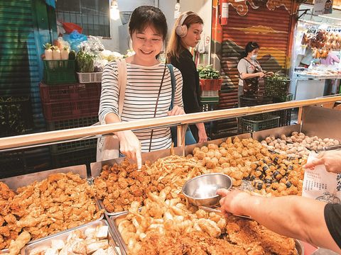 「艋舺大豐」的手工丸和豐富炸物真材實料。（攝影／賴智揚）(圖片來源：臺北市政府觀光傳播局)