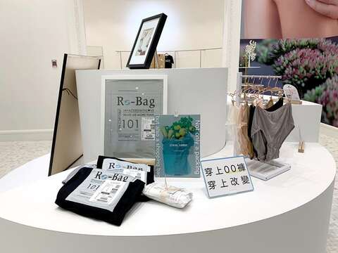 “00 Panties”, one of the products Chang advocates, exemplifies tangible efforts towards low-carbon fashion throughout the entire manufacturing and delivery process.