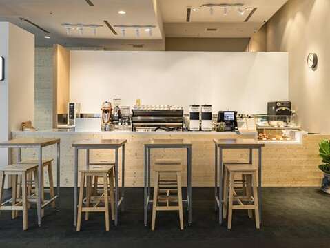 Coffee lovers can “fika” with friends in the cozy coffee shop. (Photo‧Fika Fika Cafe)