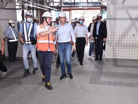 Mayor Inspects Progress of Nanmen Market Overhaul