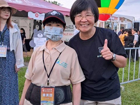 陳淑慧邀請臺東的臺灣之光陳樹菊阿嬤到臺北旅遊，感受臺北夏天的魅力(圖片來源：臺北市政府觀光傳播局)