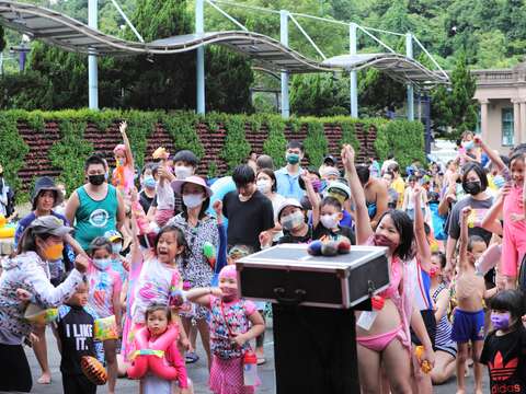親水節有豐富的表演節目及互動遊戲(圖片來源：臺北自來水事業處)
