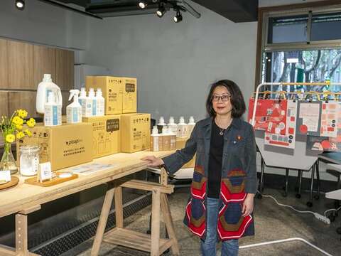 環境、人、衣類に優しいリサイクル洗剤は、張氏が今年推奨するサスティナブルな製品です。