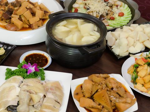 文山區老泉里有多家秘境美食餐廳，以當地特產—綠竹筍設計出道道筍餐美食。(圖片來源：臺北市政府觀光傳播局)