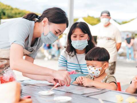 每年舉辦的「加蚋祭」透過各式活動凝聚在地人情感,也讓更多人體會加蚋好吃、好玩的日常生活。(圖/台北市加蚋商圈協會)