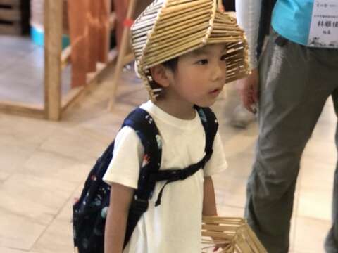 手工製作竹童玩(圖片來源：臺北市政府產業發展局)