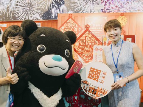 臺北市參展業者提供各式優惠商品，邀請民眾一同參觀2023台北國際夏季旅展。(圖片來源：臺北市政府觀光傳播局)