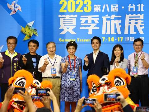 蔣萬安市長與眾人合影(圖片來源：臺北市政府秘書處媒體事務組)