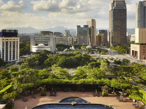 台北君悅泳池空景圖(圖片來源:台北君悅酒店)