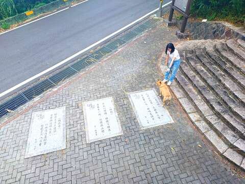 桂花亭平台前廣場桂花主題題詩(圖片來源：臺北市政府工務局大地工程處)