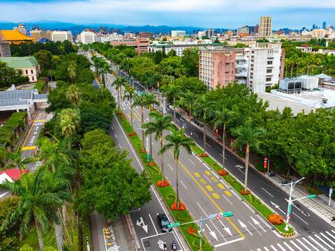 綠廊造就城市景觀-中山南路(圖片來源：臺北市政府工務局公園路燈工程管理處)
