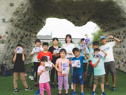內湖休閒運動公園攀岩體驗營，參加的小朋友滿載而歸(圖片來源：臺北市政府工務局衛生下水道工程處)