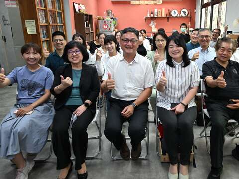 現場與會來賓邀請大家一起共襄盛舉(圖片來源：臺北市動物保護處)
