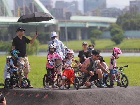 Deputy Mayor Kicks-off Cycling Competition at Pump Track
