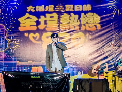 Mayor Attends Closing Fireworks of 2023 Dadaocheng Summer Festival