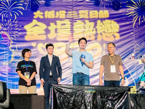 Mayor Attends Closing Fireworks of 2023 Dadaocheng Summer Festival