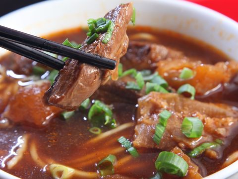 星馬旅客限定專案邀馬來西亞旅客來台北吃牛肉麵享好禮(圖片來源：臺北市政府觀光傳播局)