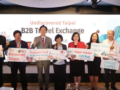 陳淑慧局長及童振源大使聯合華航、星宇及新加坡重量級旅遊業者全力推廣臺北觀光(圖片來源：臺北市政府觀光傳播局)