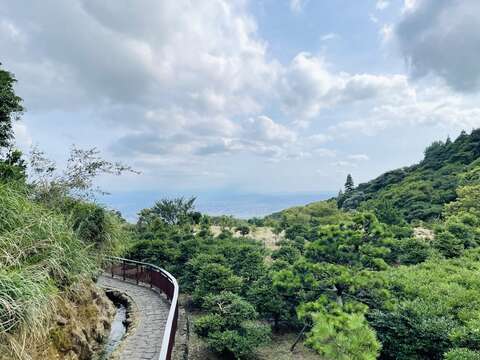 湖田橋旁步道平台可眺望臺北盆地(圖片來源：臺北市政府工務局大地工程處)