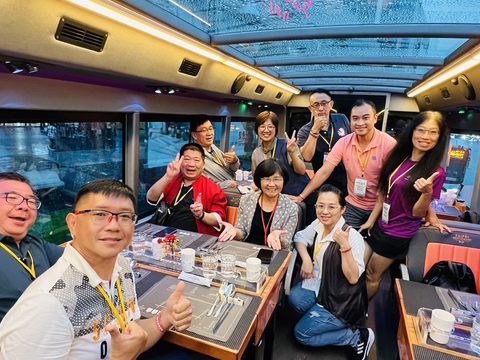 臺北市觀傳局辦理旅行業者熟悉之旅踩線，局長陳淑慧與業者交流熱絡(圖片來源：臺北市政府觀光傳播局)
