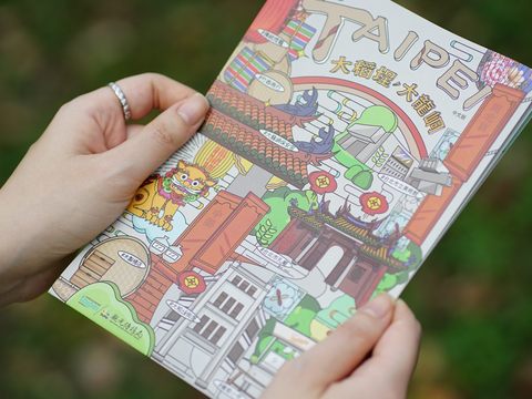 到大龍峒及迪化街商圈可探訪歷史悠久的宮廟，順遊至大龍街夜市、永樂市場及大稻埕慈聖宮前品嚐小吃。(圖片來源：臺北市政府觀光傳播局)