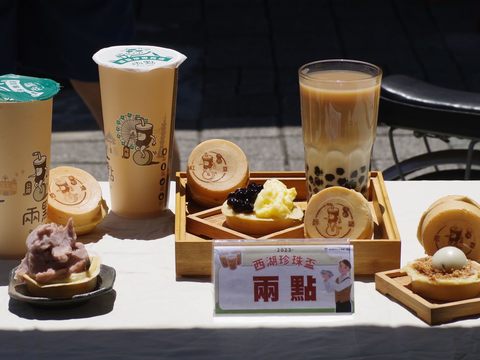 兩點的手作茶飲配車輪餅(圖片來源：臺北市政府觀光傳播局)