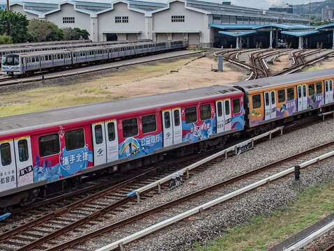 捷淨生活．淡信線ESG彩繪列車「公益同行」(圖片來源：臺北大眾捷運股份有限公司)