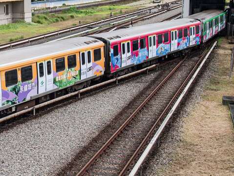 捷淨生活．淡信線ESG彩繪列車「淨零排放」(圖片來源：臺北大眾捷運股份有限公司)