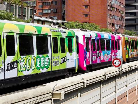 捷淨生活．文湖線ESG彩繪列車-「基北北桃1200都會通定期票」(圖片來源：臺北大眾捷運股份有限公司)