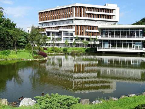 國立政治大學達賢圖書館(圖片來源：國立政治大學)