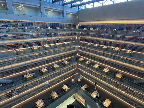 國立政治大學達賢圖書館(圖片來源：臺北市政府文化局)