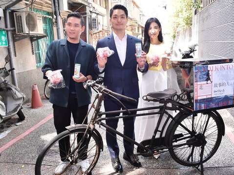 蔣萬安市長與風格旅人顏伯駿、大久保麻梨子共通宣傳臺北「文化小旅行」(圖片來源：臺北市政府文化局)