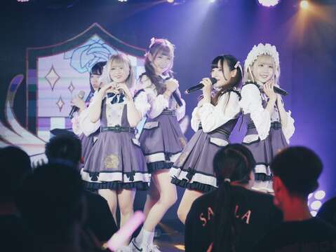 「魔女學院」二次元人氣偶像舞台表演(圖片來源：臺北市商業處)