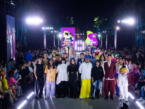 《2023臺北時裝週》時尚閉幕大秀昨（10月22日）於臺北大巨蛋園區松菸大道與線上同步盛大登場(圖片來源：臺北市政府文化局)