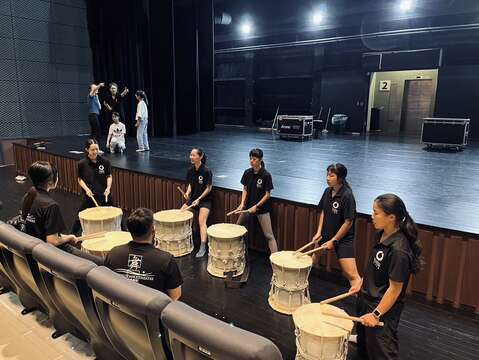 舞鈴劇場演出樂器排練花絮(圖片來源：臺北市政府客家事務委員會)