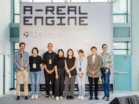 左起瑞士商務辦事處Stefan Hutter副處長、DAC藝術總監陳湘汶、DAC執行長黃博志、臺北市文化局蔡依婷簡任研究員、科教館林怡萱主任、北藝大王連晟老師、視盟何孟娟理事長(圖片來源：臺北市政府文化局)