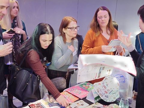 觀傳局與英國曼徹斯特當地業者、媒體推廣臺北市觀光資源與大型活動。(圖片來源:臺北市政府觀光傳播局)