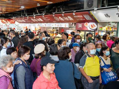 「南門買菜節」系列活動，吸引大批消費者前來，提升現場人潮和買氣(圖片來源：臺北市市場處)
