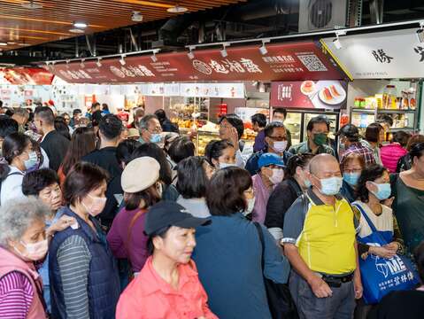 「南門買菜節」系列活動,吸引大批消費者前來,提升現場人潮和買氣(圖片來源:臺北市市場處)
