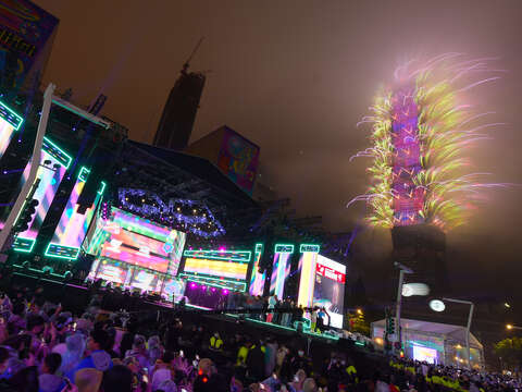 每年跨年晚會搭配101新年大秀，與全世界民眾一起倒數迎向新年到來(圖片來源：臺北市政府觀光傳播局/劉佳雯攝 )