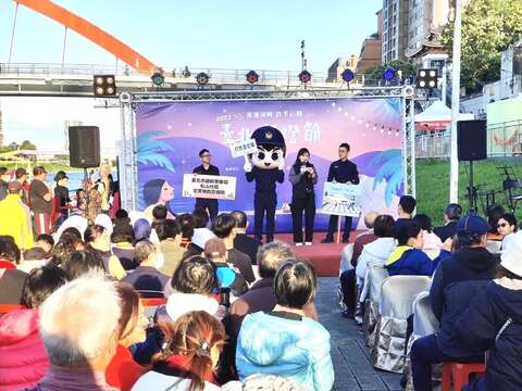 「打詐臺北隊」為持續守護市民財產，預防犯罪宣導團特別結合該活動，於現場舉行識詐宣導活動(圖片來源：臺北市政府警察局)