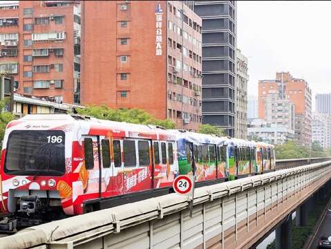 使用捷運、公車等大眾運輸或共享運具穿梭都市，一起用滿腔熱情與環保行動替中華隊加油響應！(圖片來源：臺北大眾捷運股份有限公司)