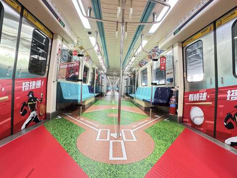 「看棒球搭捷運」彩繪列車(圖片來源：臺北大眾捷運股份有限公司)